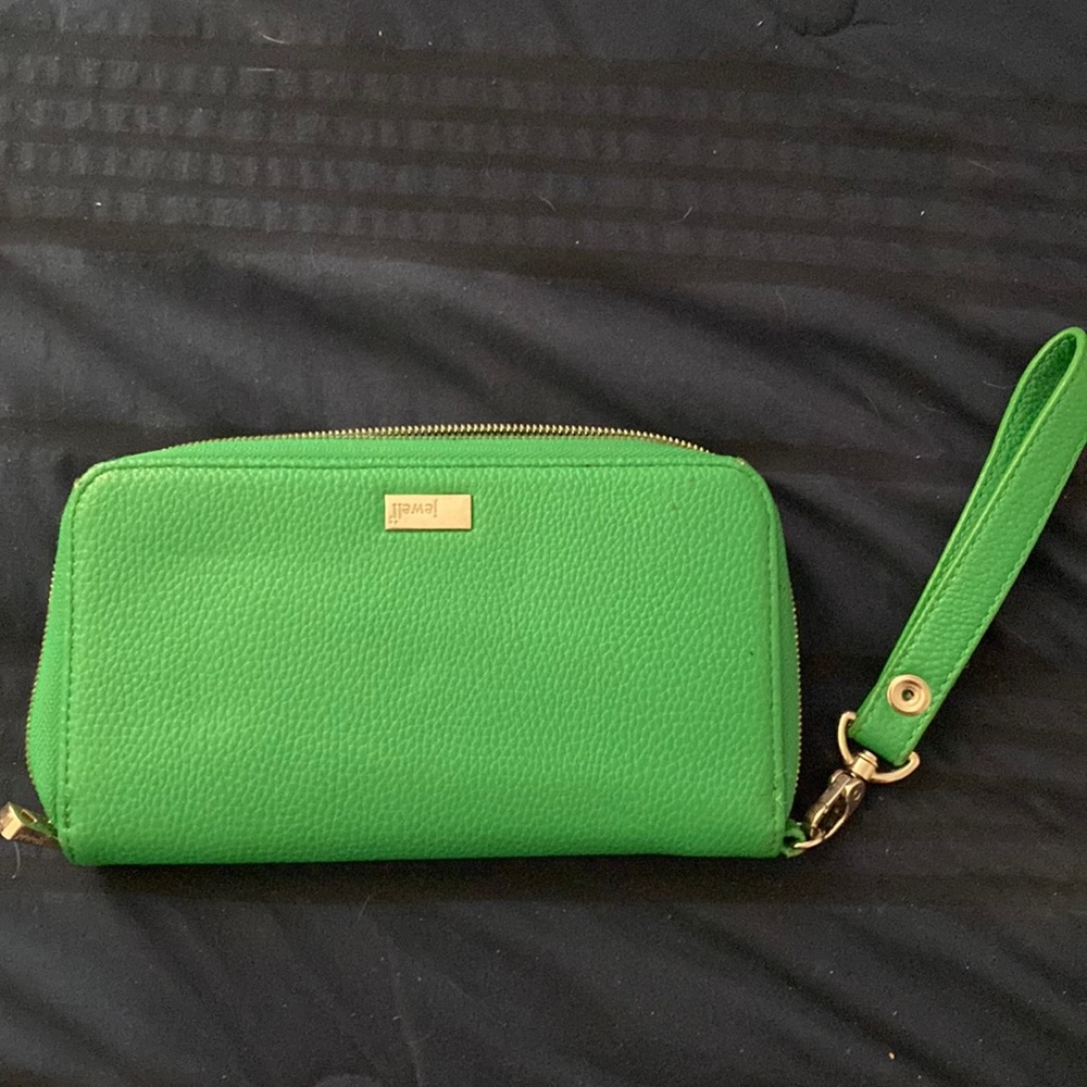 thirty-one green wallet wristlet